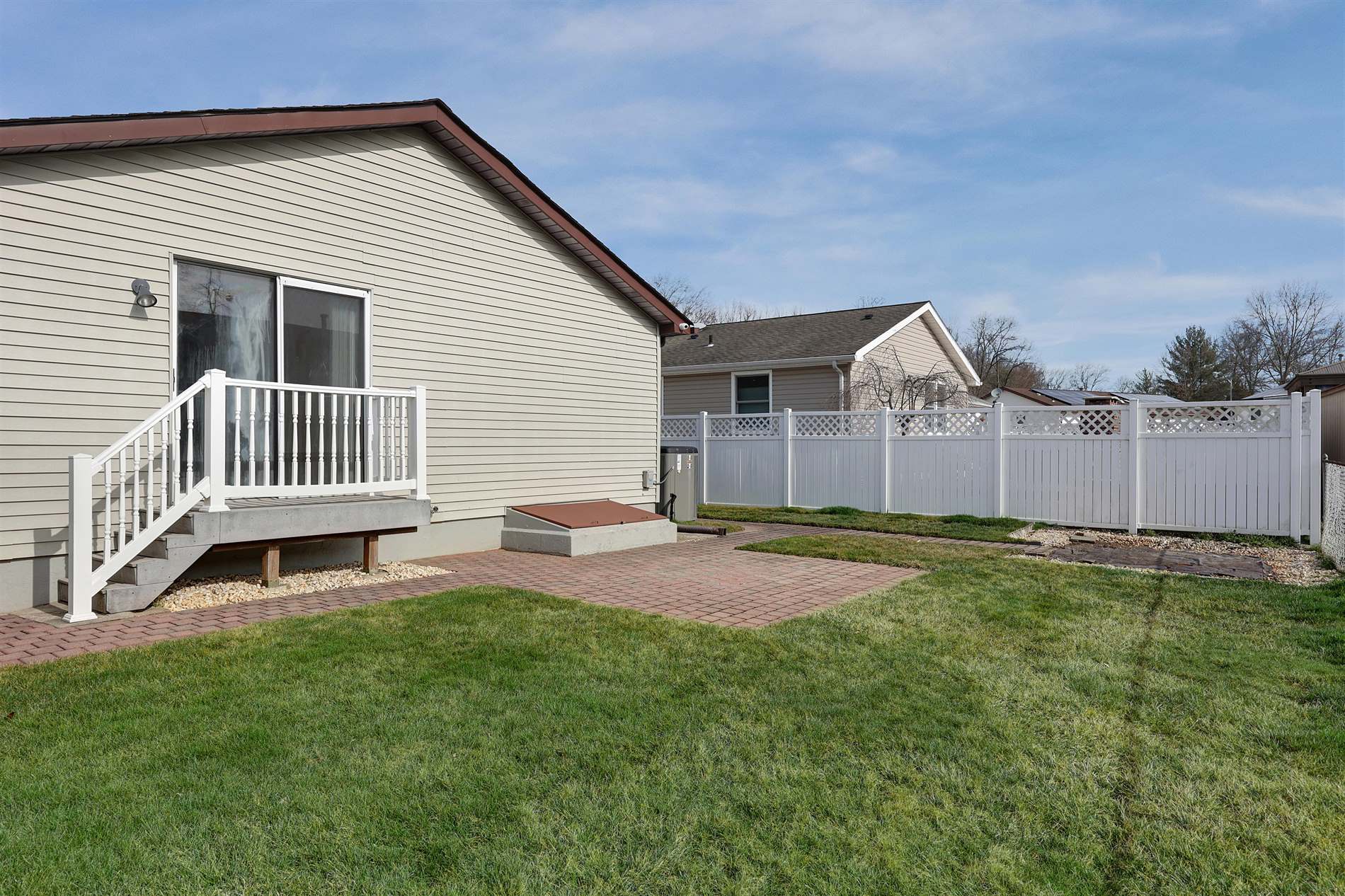 16 Pine Tree Lane, Manalapan, NJ 07746