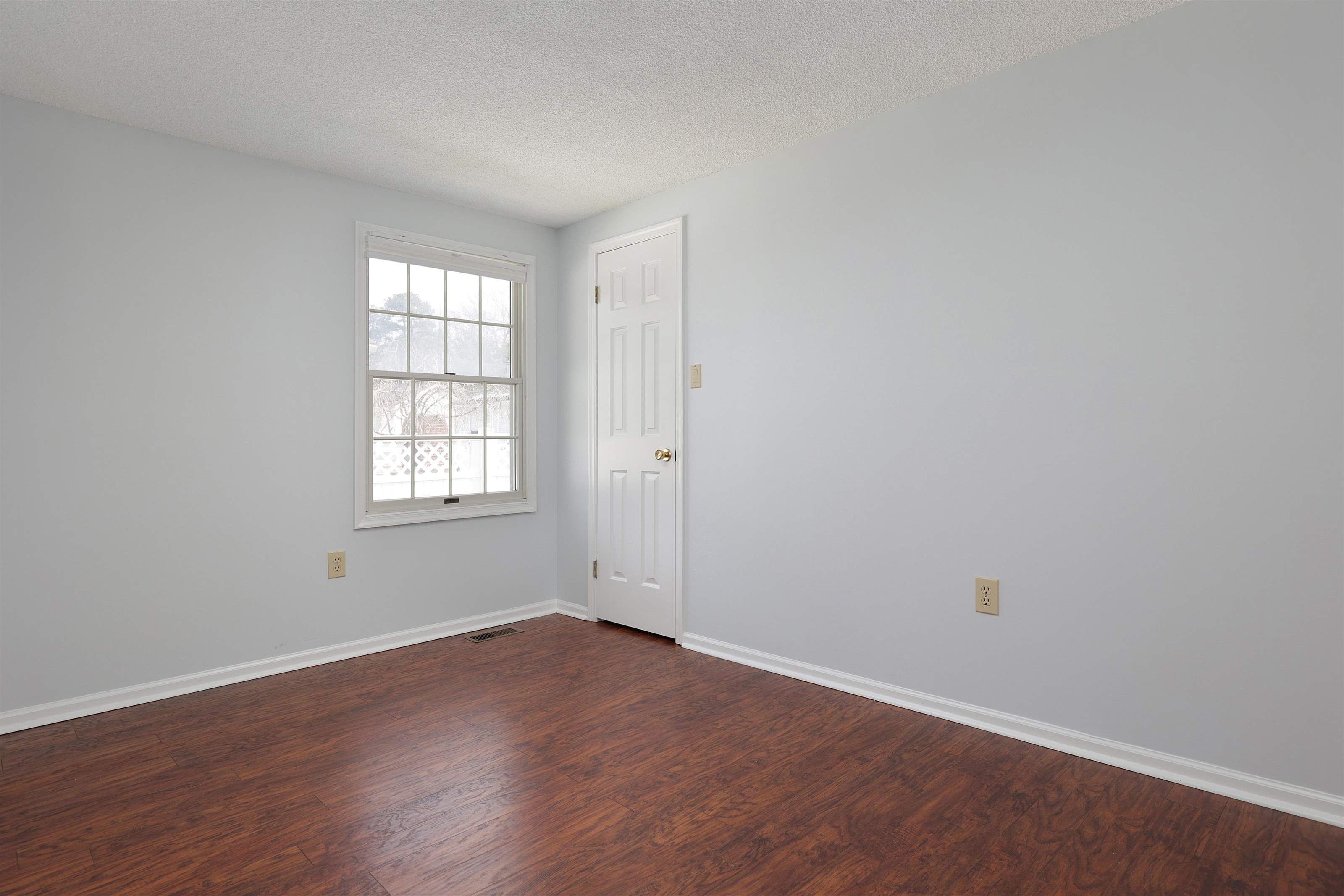 16 Pine Tree Lane, Manalapan, NJ 07746
