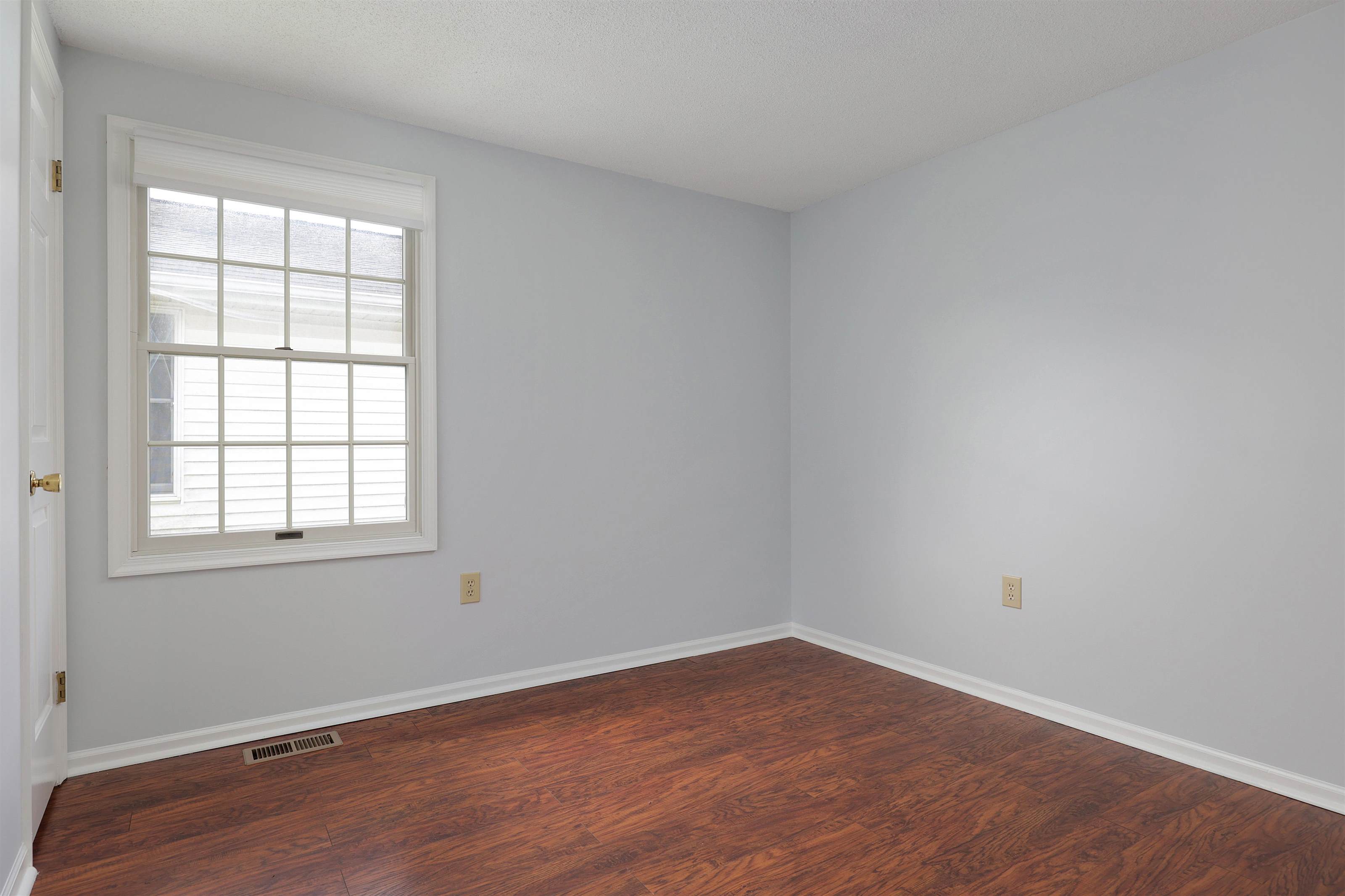 16 Pine Tree Lane, Manalapan, NJ 07746