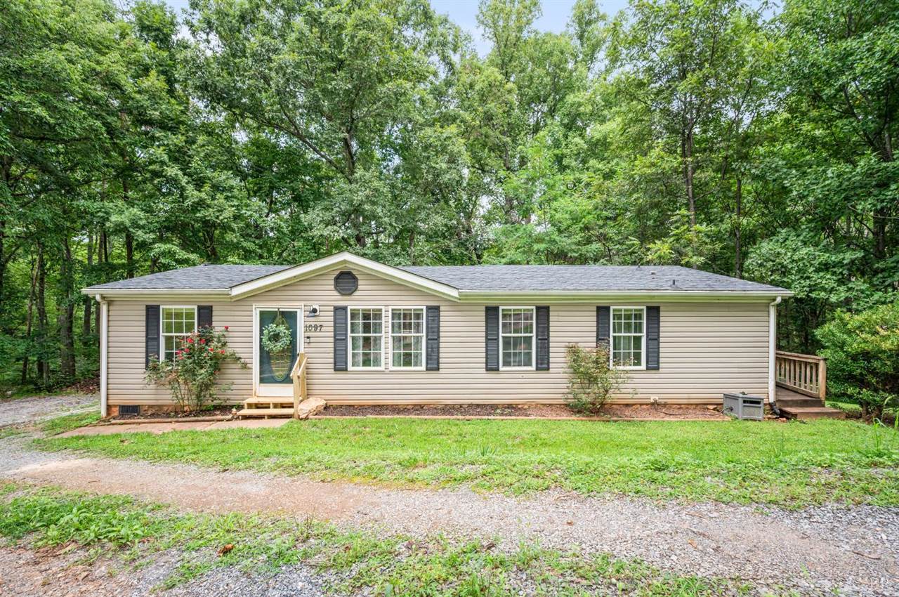 1097 Winn Drive, Moneta, VA 24121