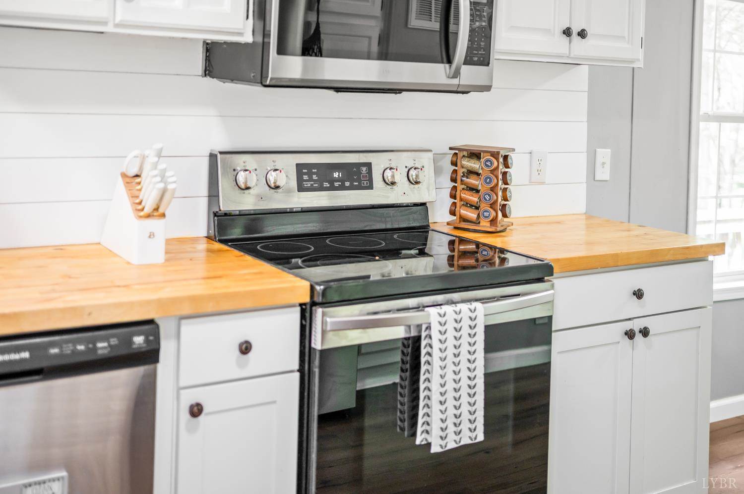 1097 Winn Drive, Moneta, VA 24121