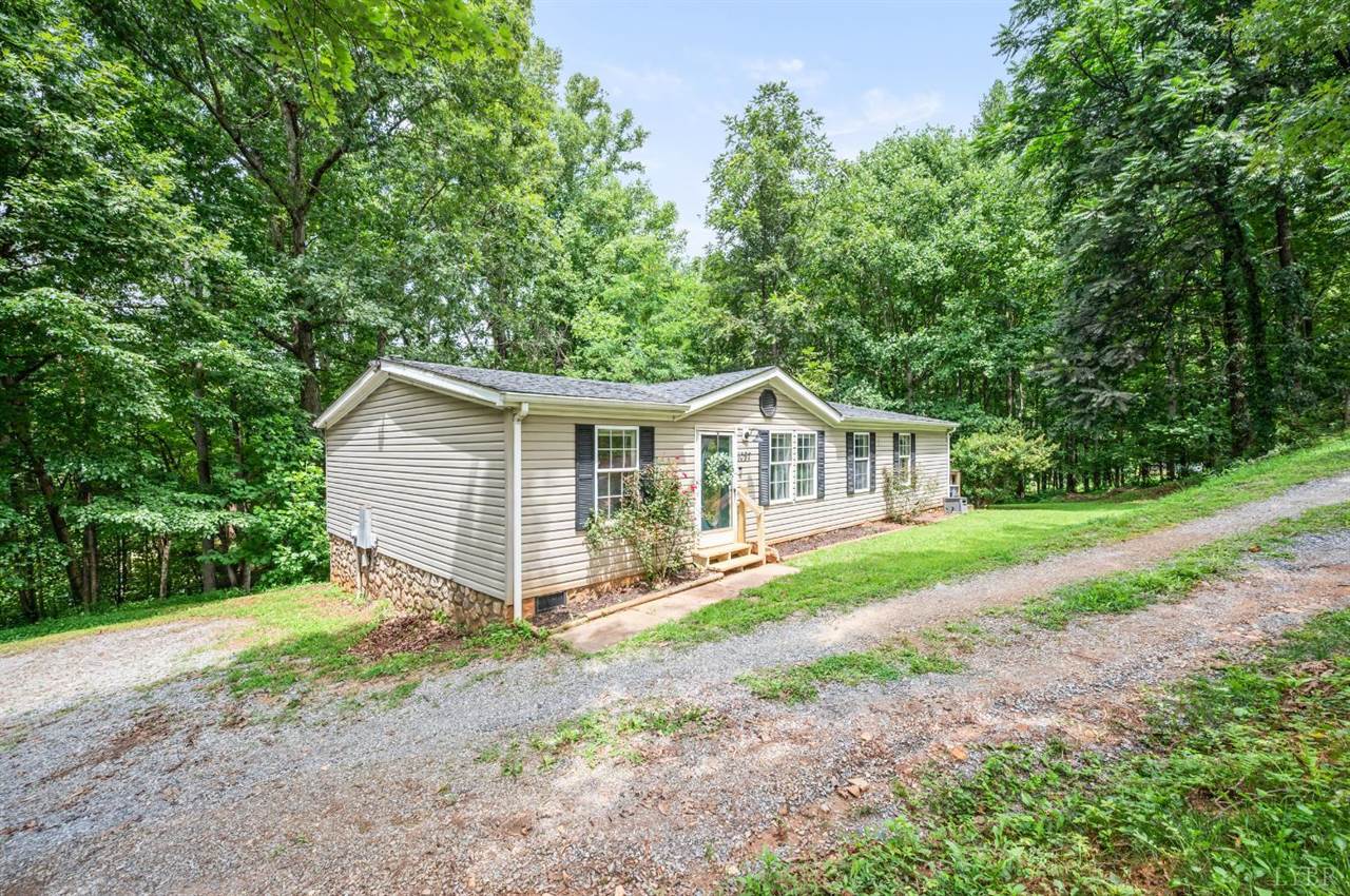 1097 Winn Drive, Moneta, VA 24121