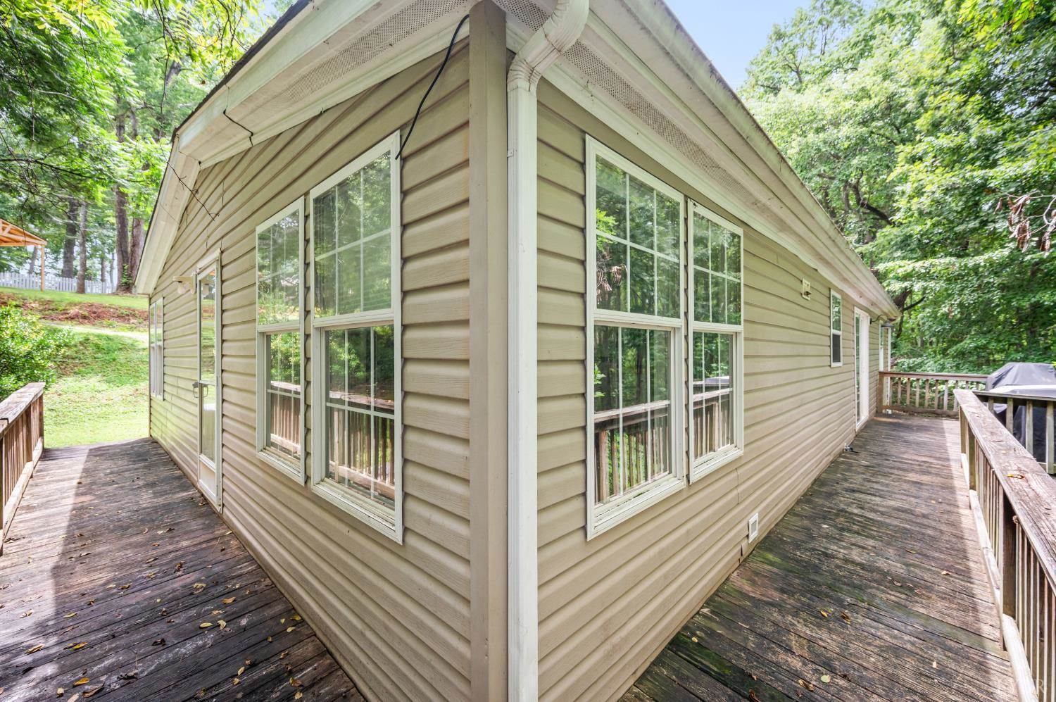 1097 Winn Drive, Moneta, VA 24121