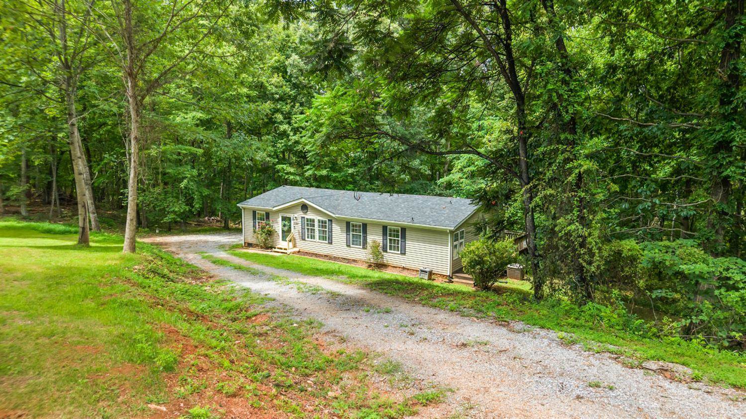 1097 Winn Drive, Moneta, VA 24121