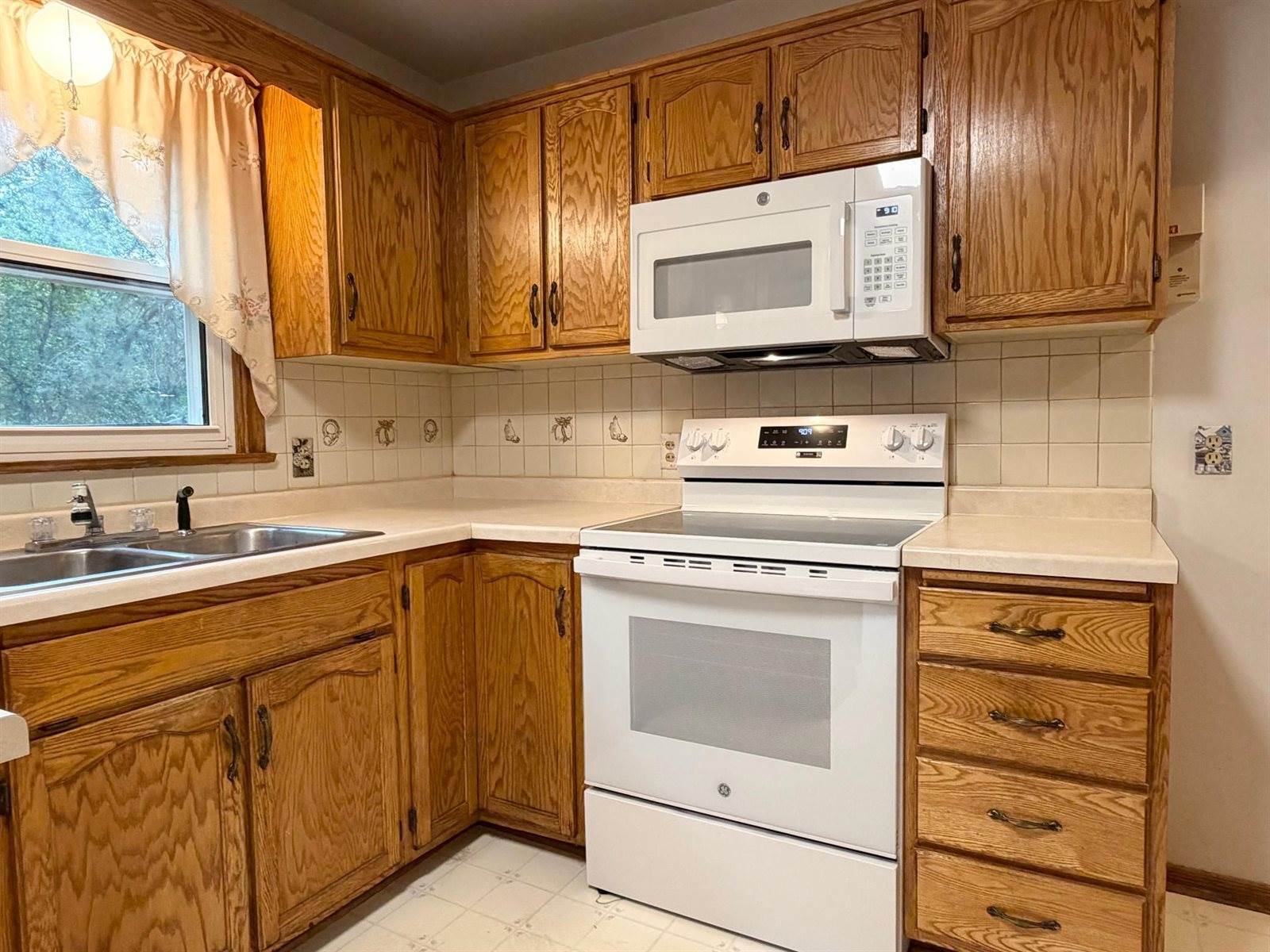 4618 South Arrowhead Lane, Moose Lake, MN 55767