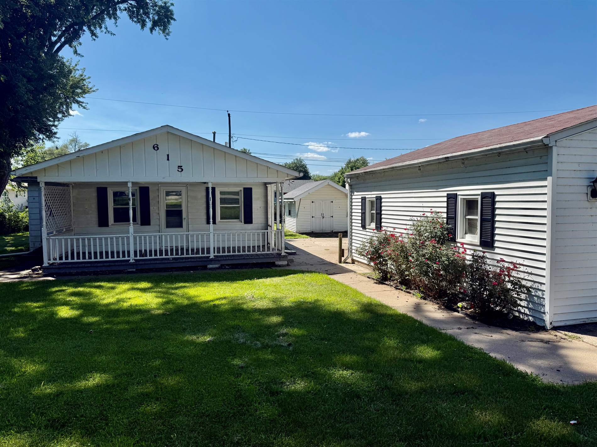 615 5th St, Colona, IL 61241