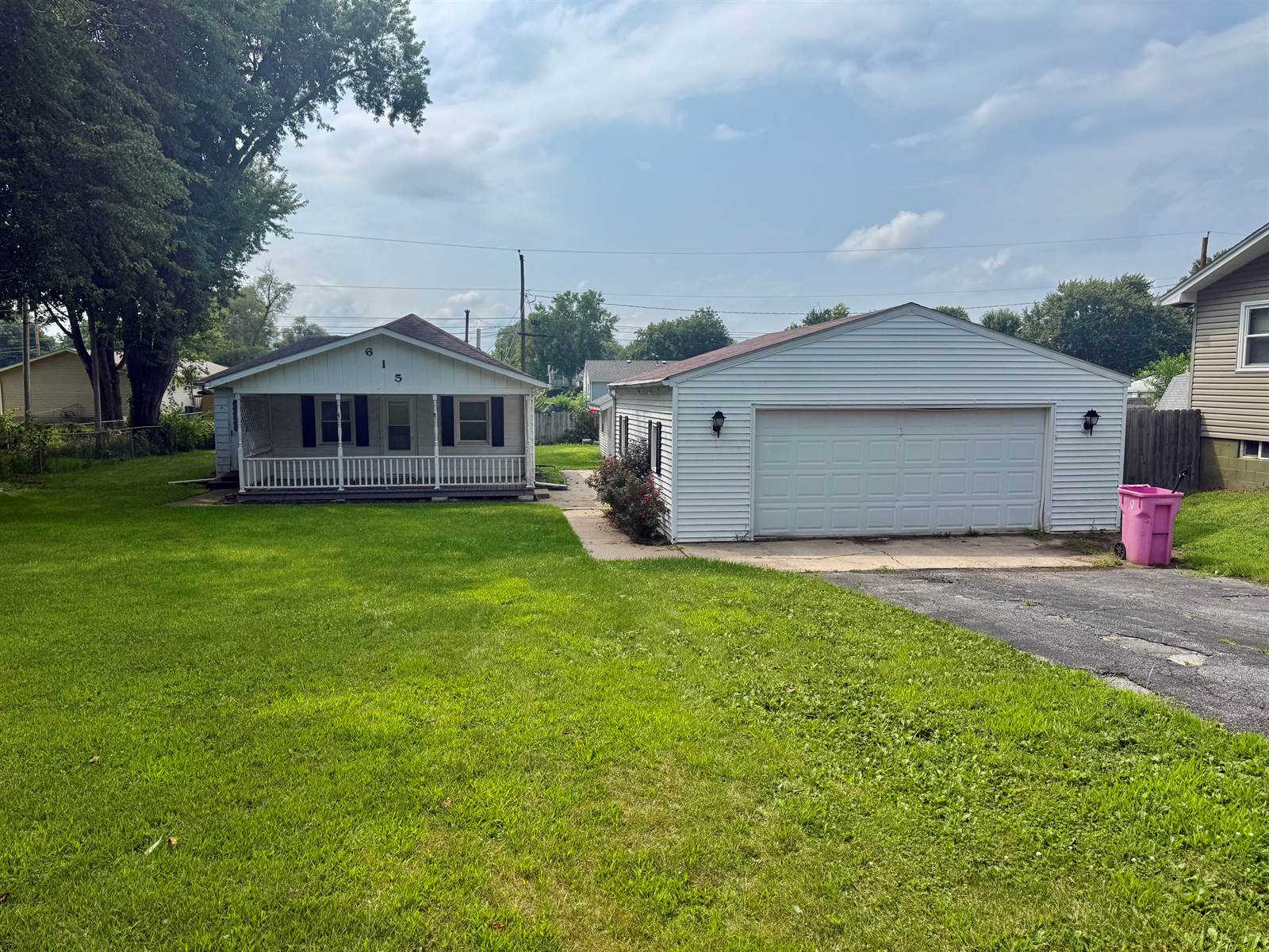 615 5th St, Colona, IL 61241