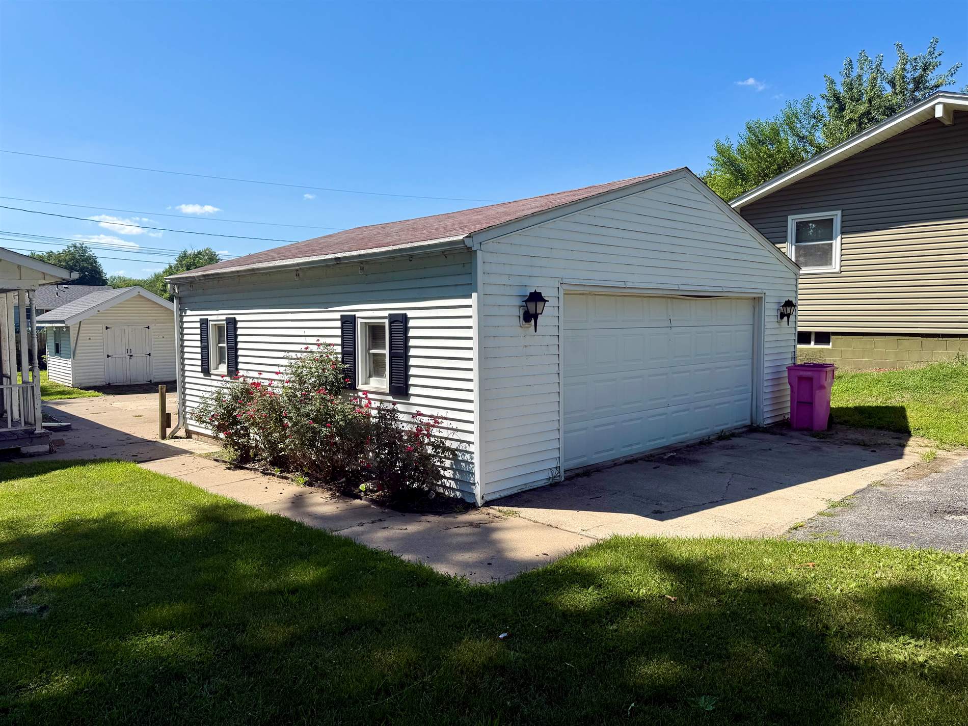 615 5th St, Colona, IL 61241