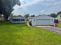 615 5th St, Colona, IL 61241