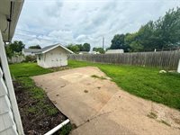 615 5th St, Colona, IL 61241