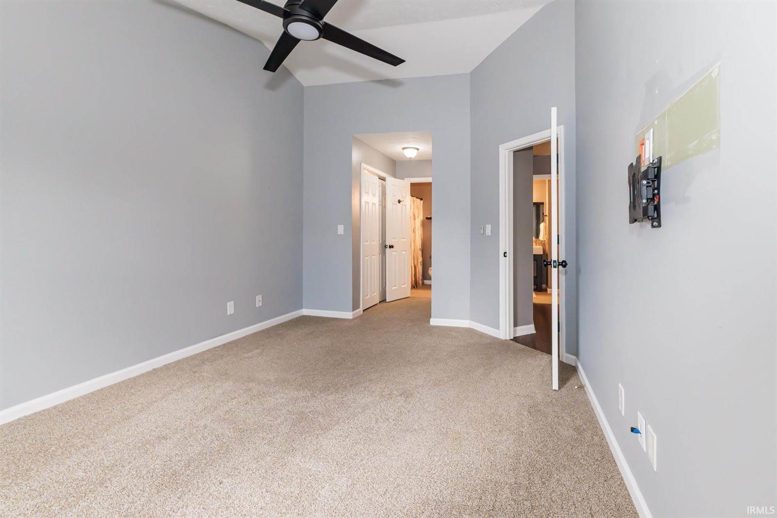 3756 North Lakeside Drive, Muncie, IN 47304