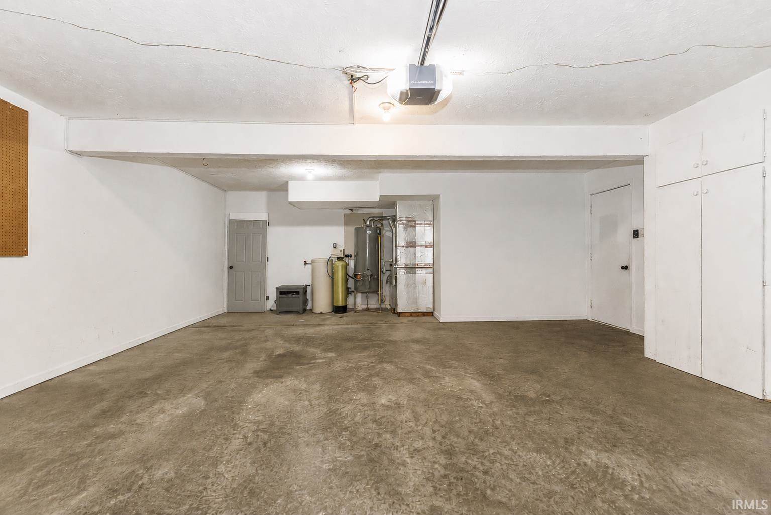 3756 North Lakeside Drive, Muncie, IN 47304