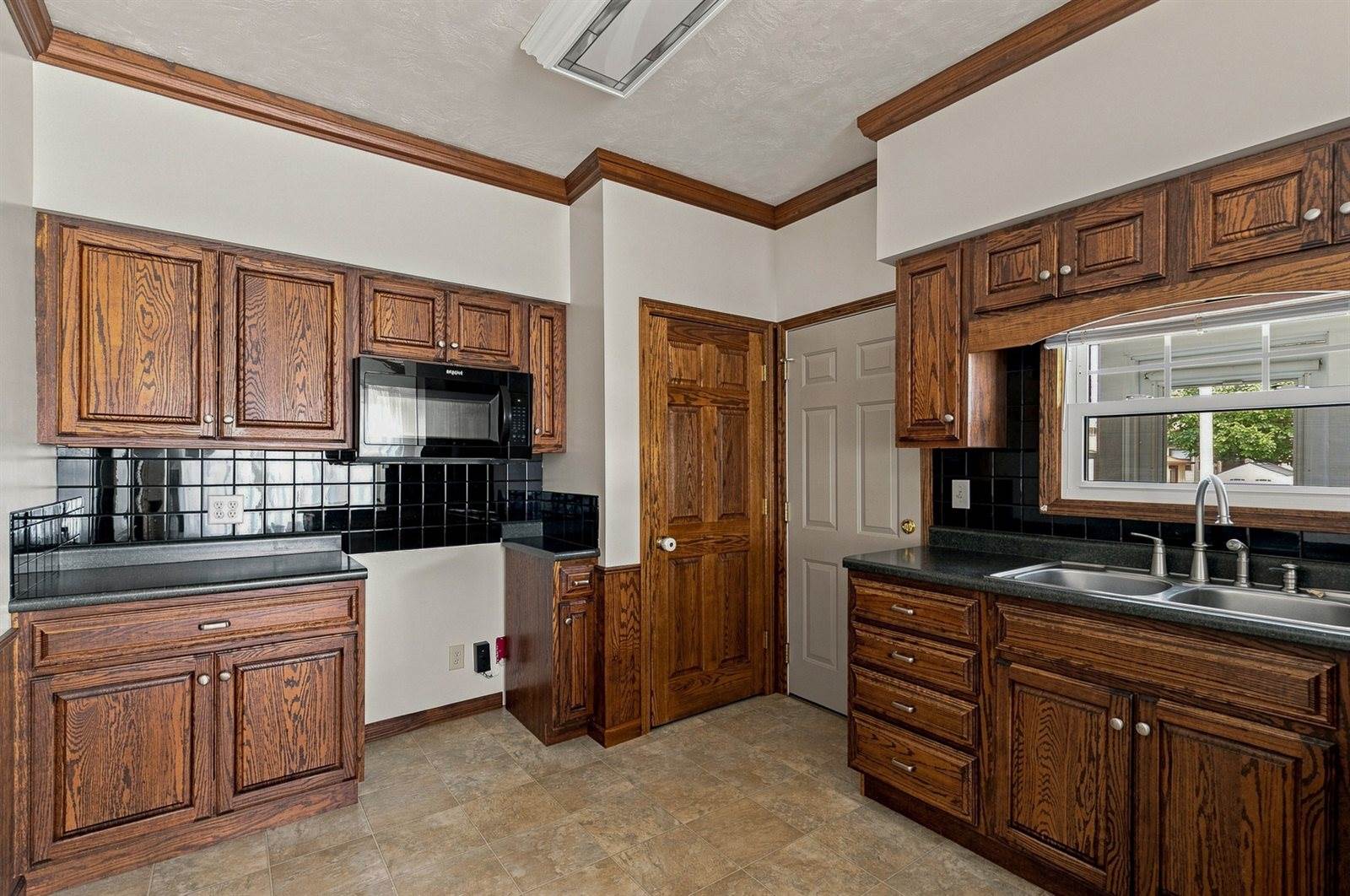 1611 24th Street, Rock Island, IL 61201
