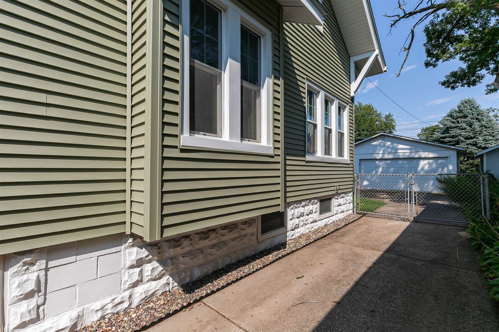 1611 24th Street, Rock Island, IL 61201
