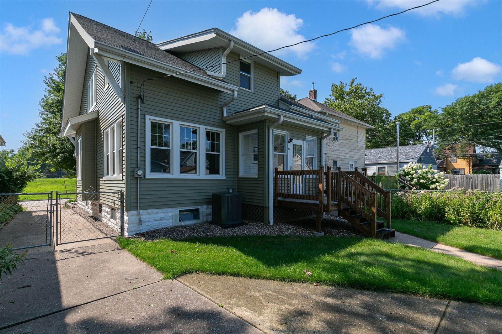 1611 24th Street, Rock Island, IL 61201