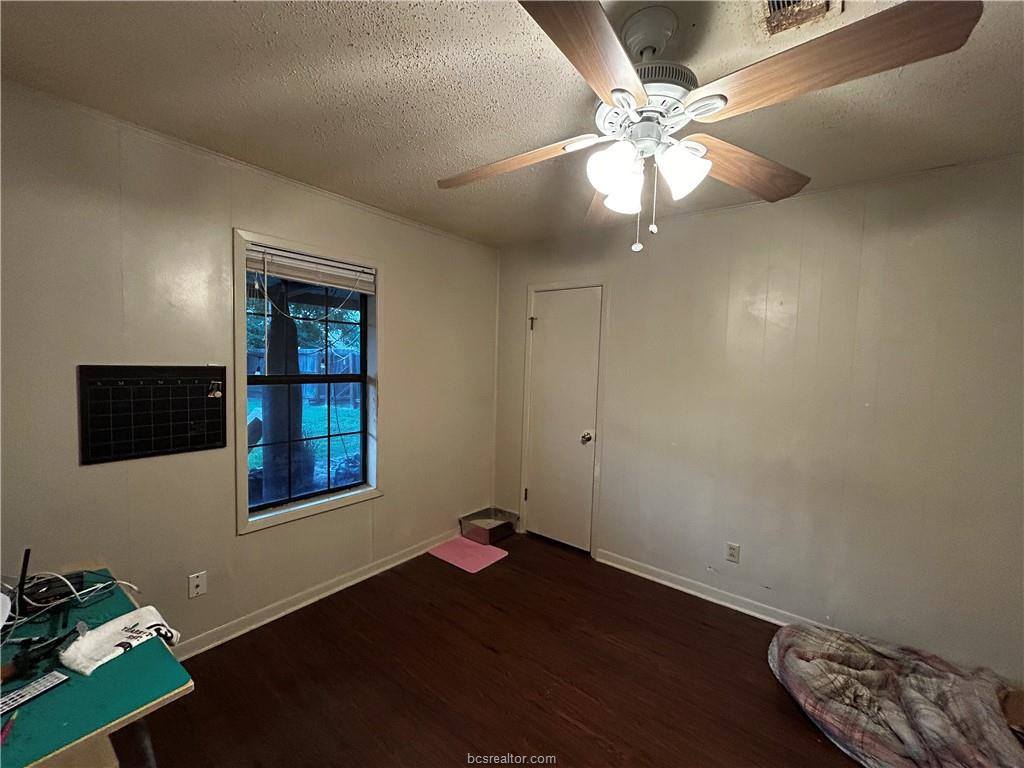 405 Live Oak Street, College Station, TX 77840