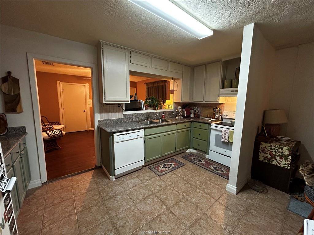 405 Live Oak Street, College Station, TX 77840