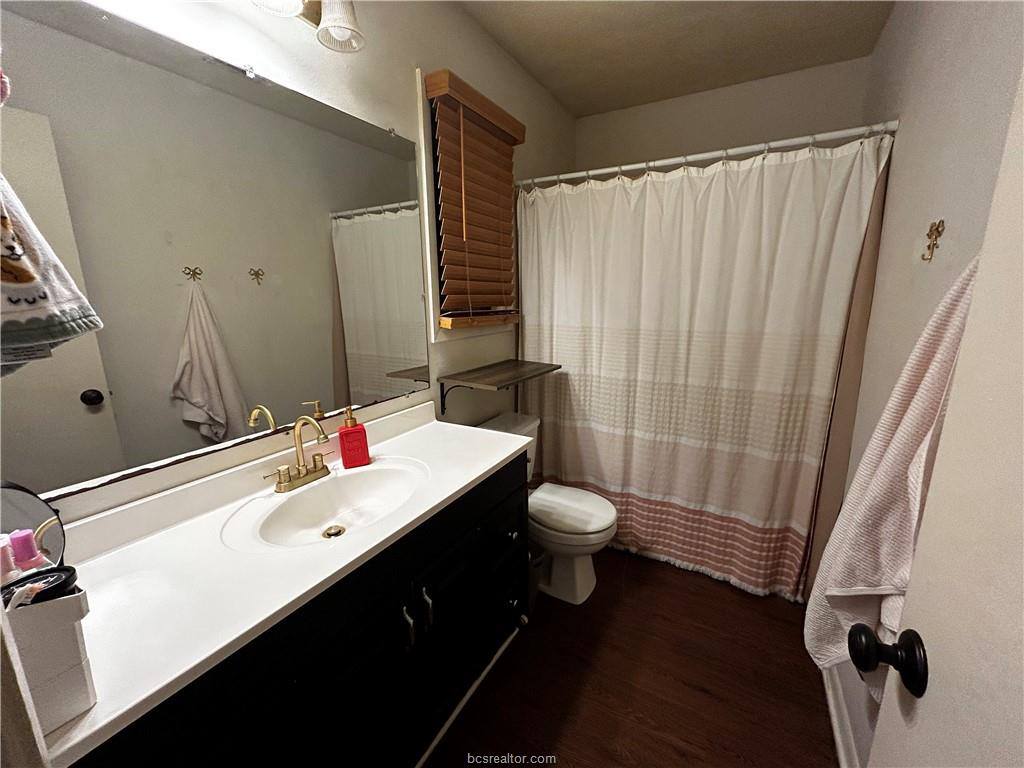 405 Live Oak Street, College Station, TX 77840