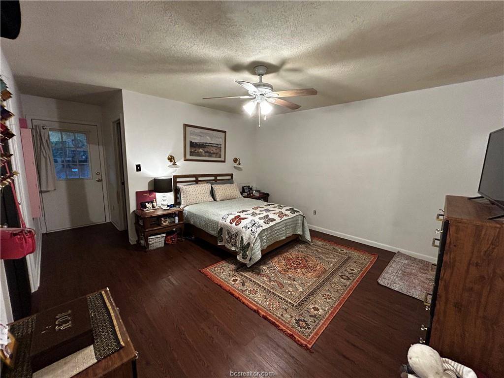 405 Live Oak Street, College Station, TX 77840