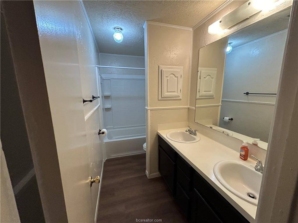405 Live Oak Street, College Station, TX 77840