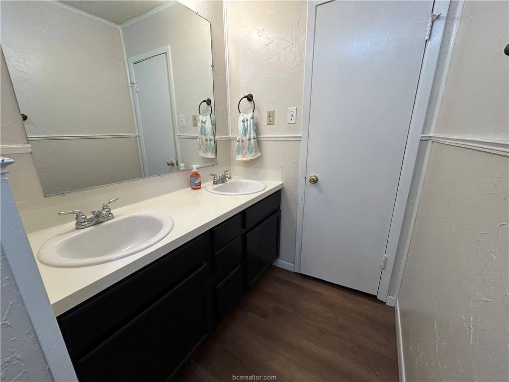405 Live Oak Street, College Station, TX 77840