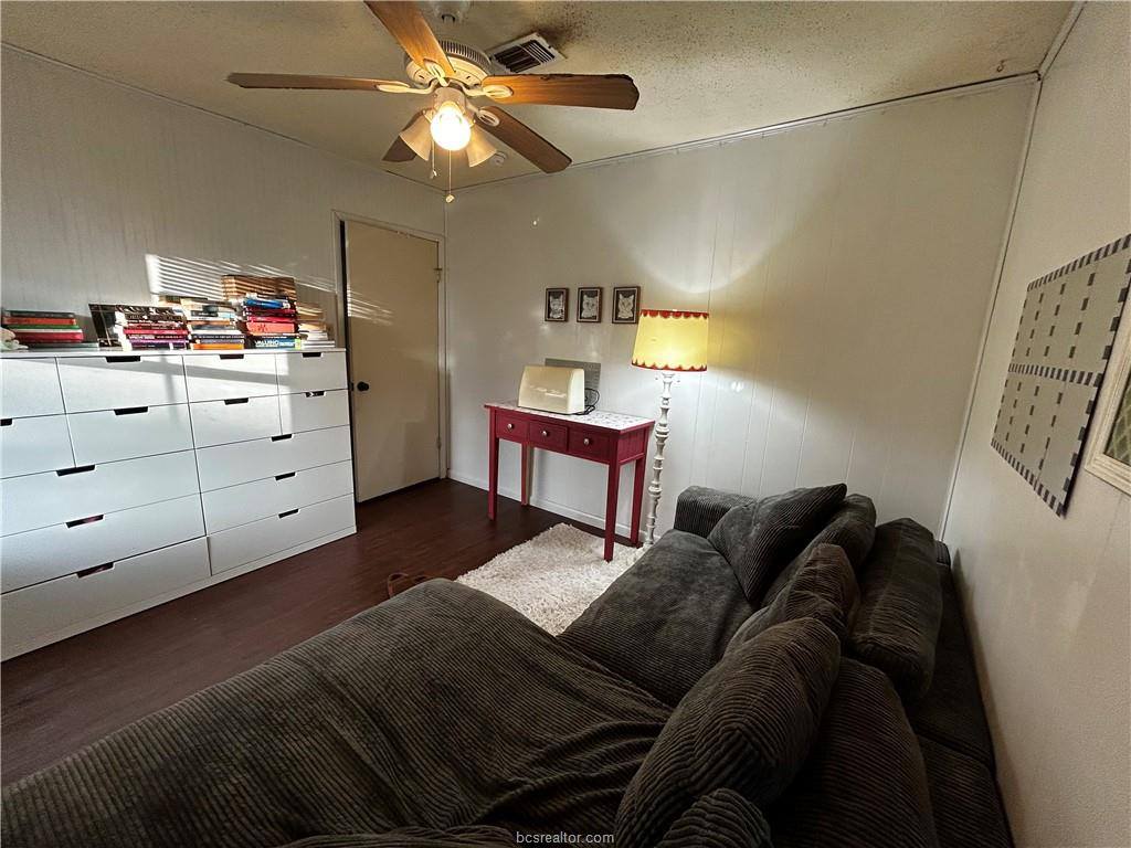 405 Live Oak Street, College Station, TX 77840