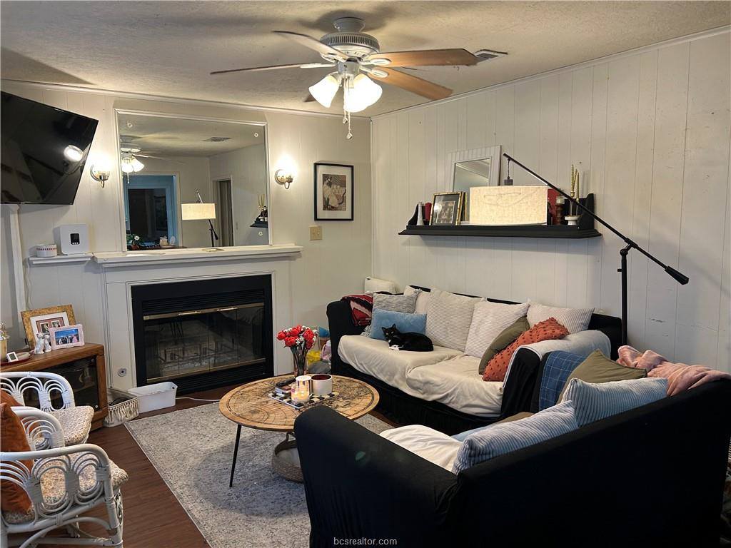 405 Live Oak Street, College Station, TX 77840