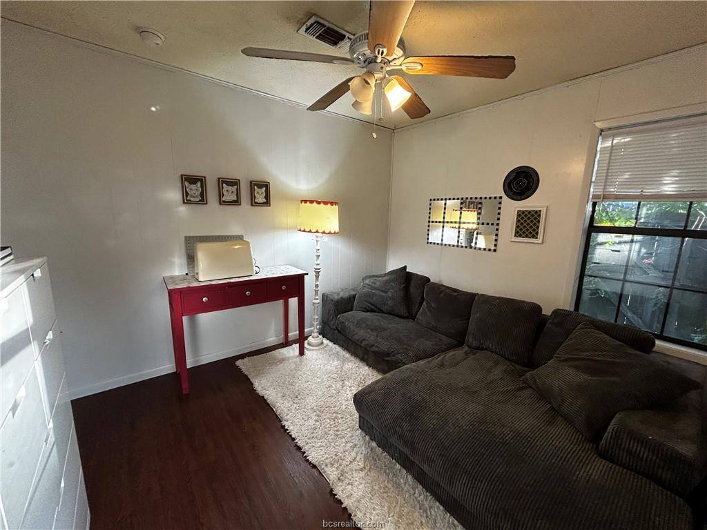 405 Live Oak Street, College Station, TX 77840