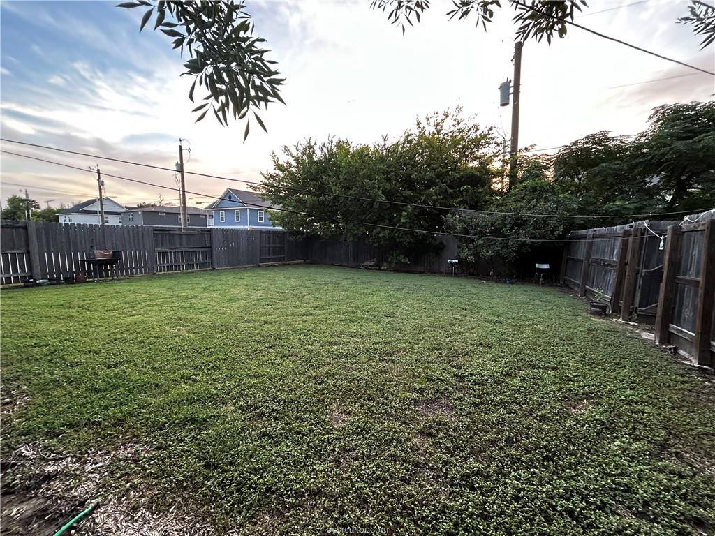405 Live Oak Street, College Station, TX 77840