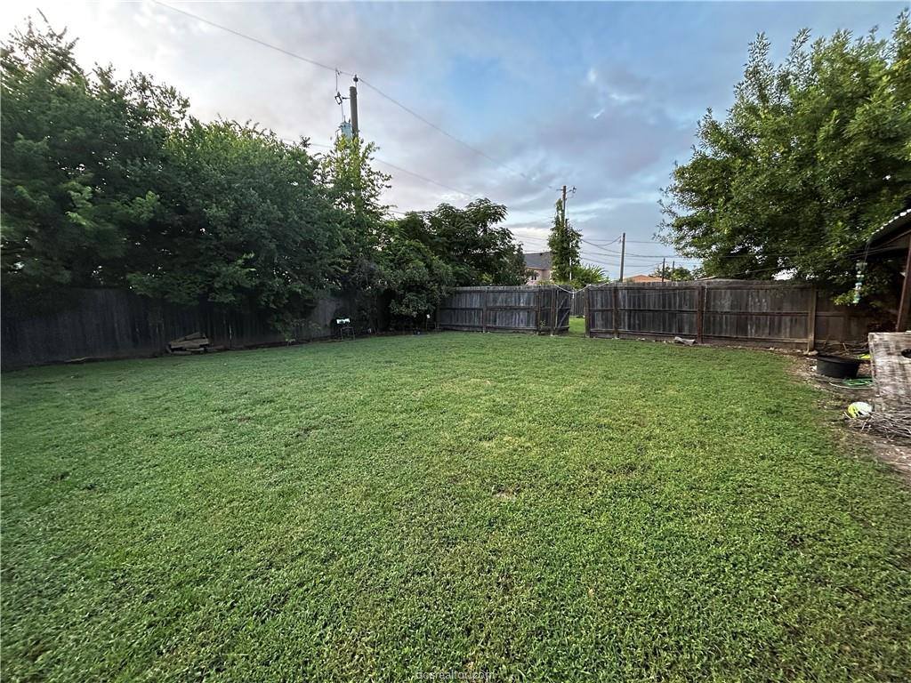 405 Live Oak Street, College Station, TX 77840