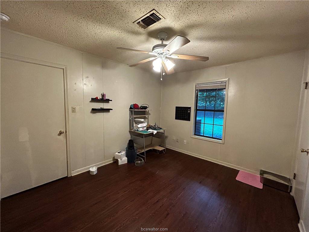 405 Live Oak Street, College Station, TX 77840