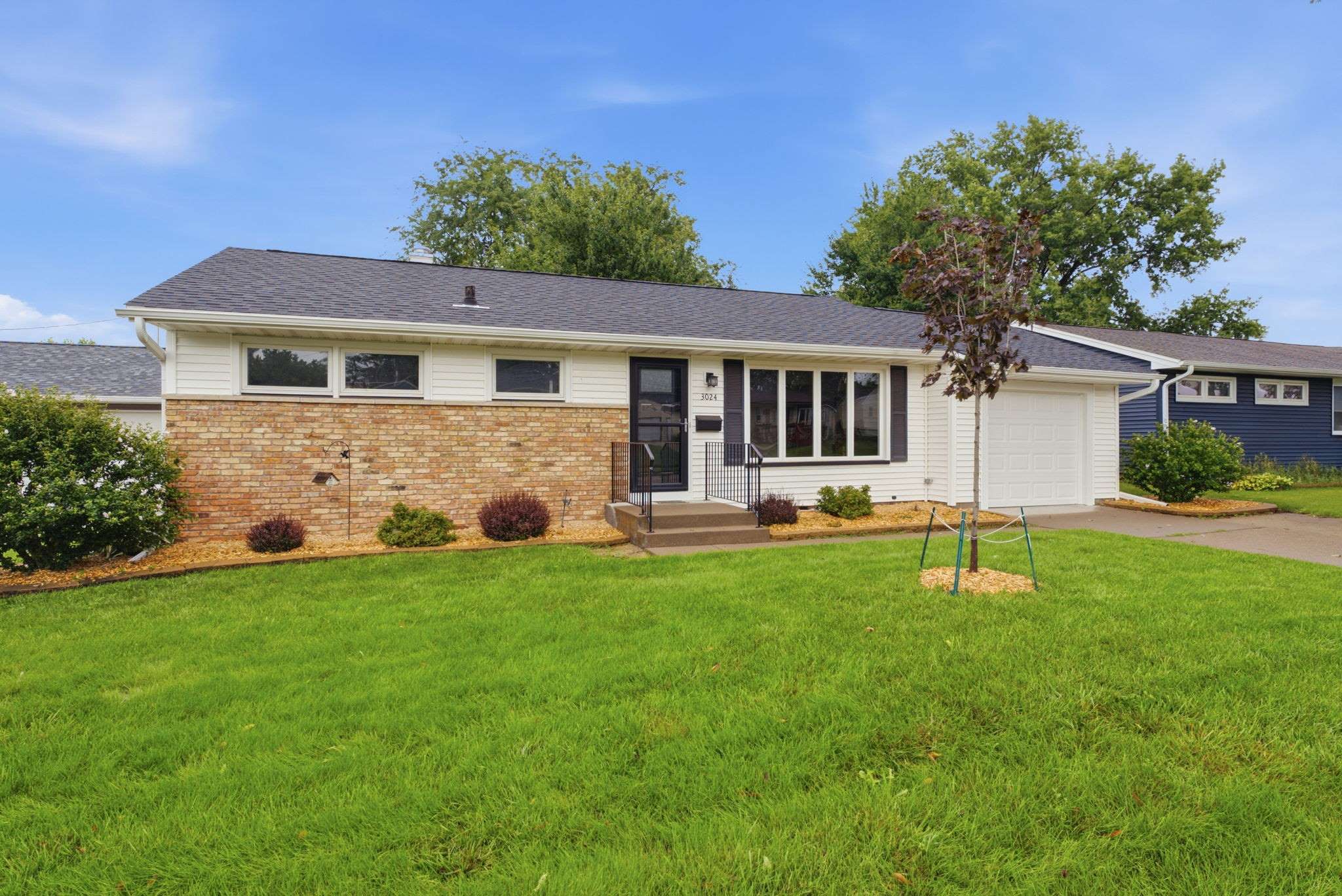 3024 Grove St, Davenport, IA 52804