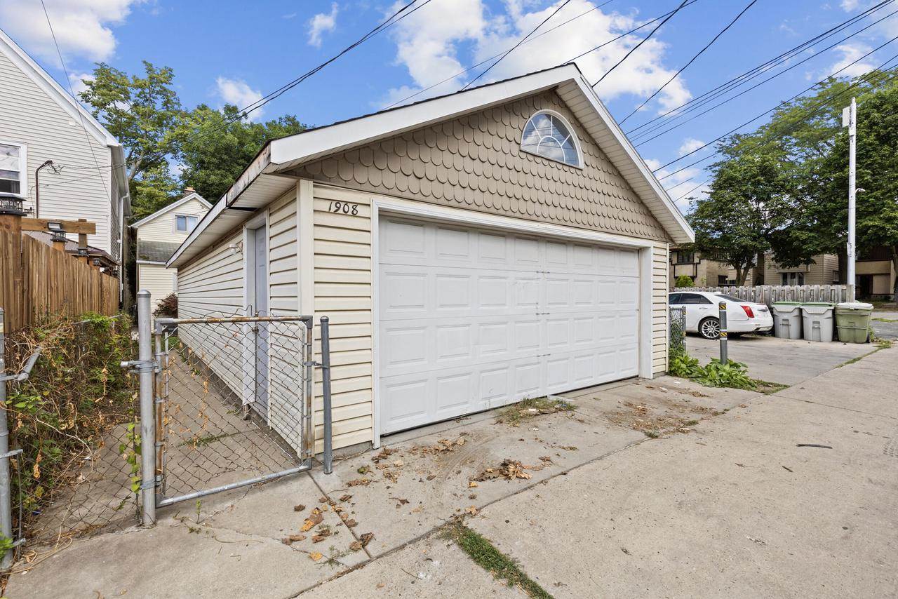 1908 S 28th STREET, Milwaukee, WI 53215