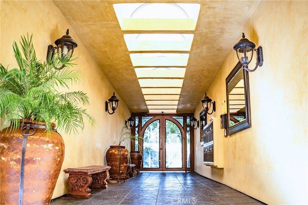 4128 Whitsett, Studio City, CA 91604