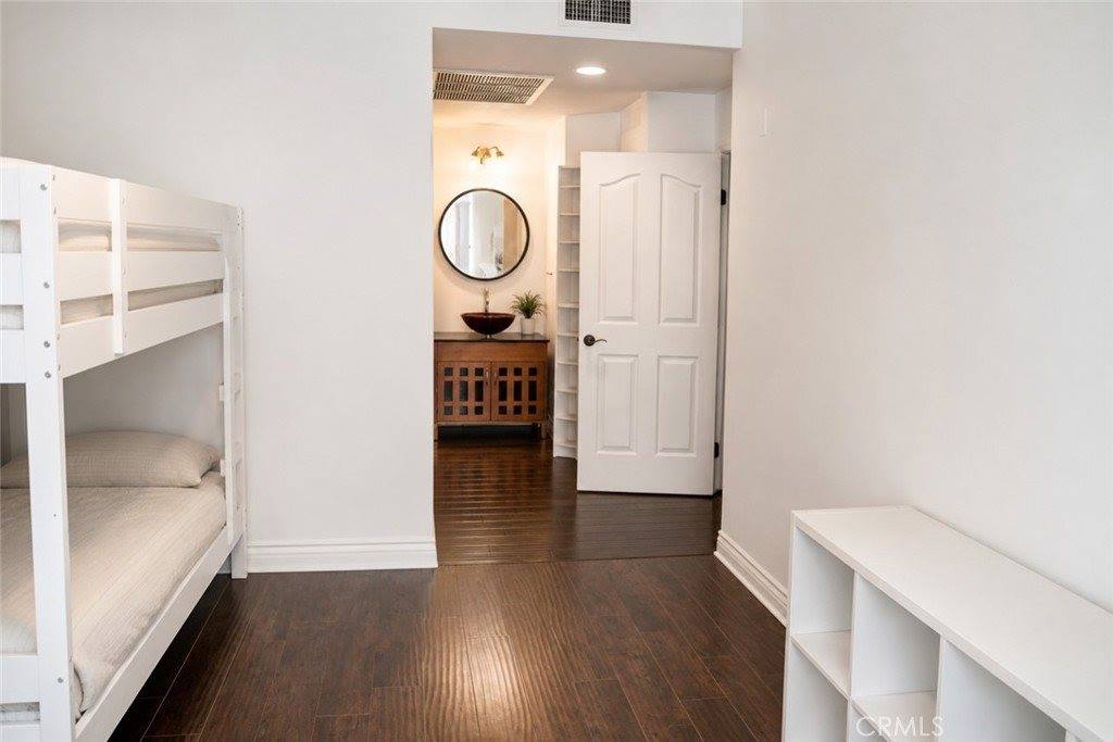 4128 Whitsett, Studio City, CA 91604