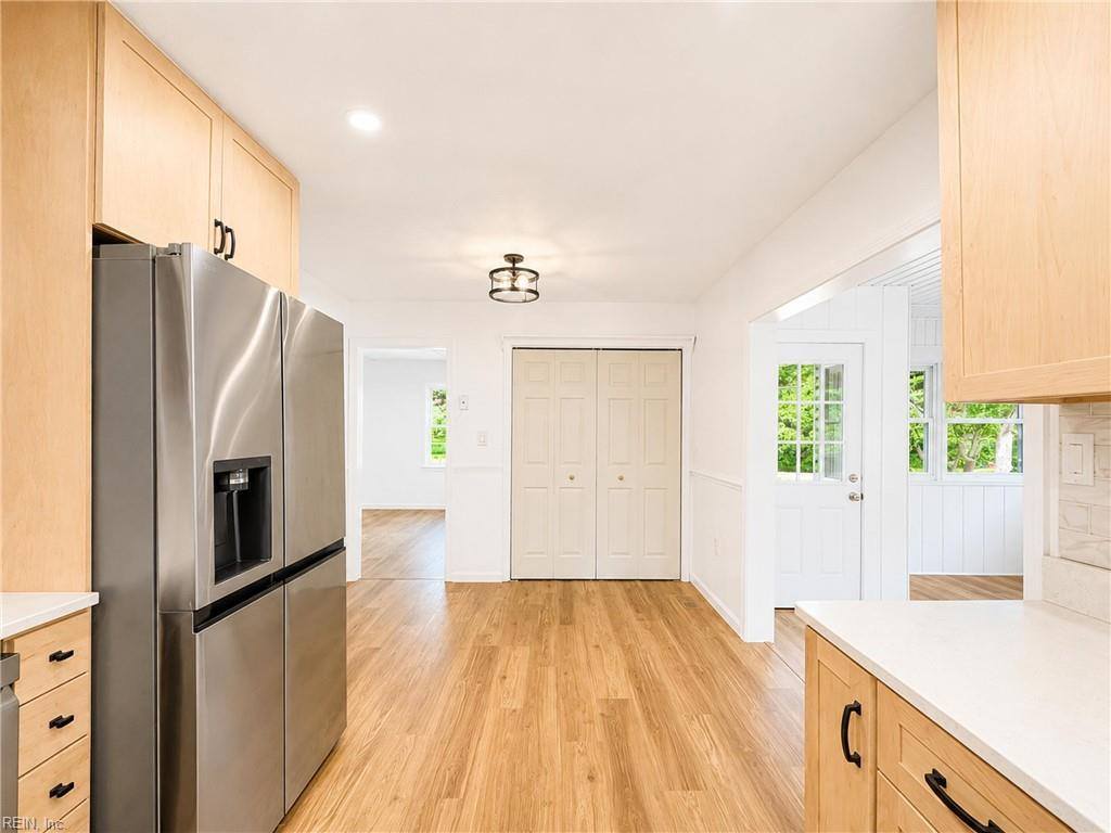 789 Coachpoint Road, Hartfield, VA 23071