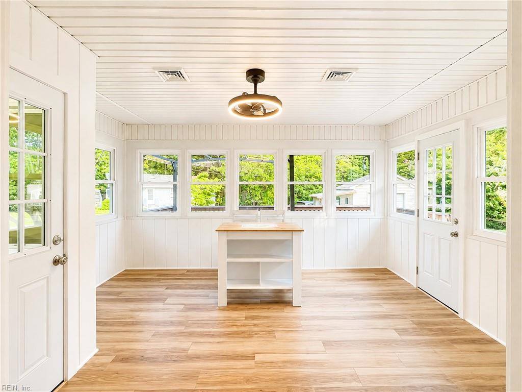 789 Coachpoint Road, Hartfield, VA 23071