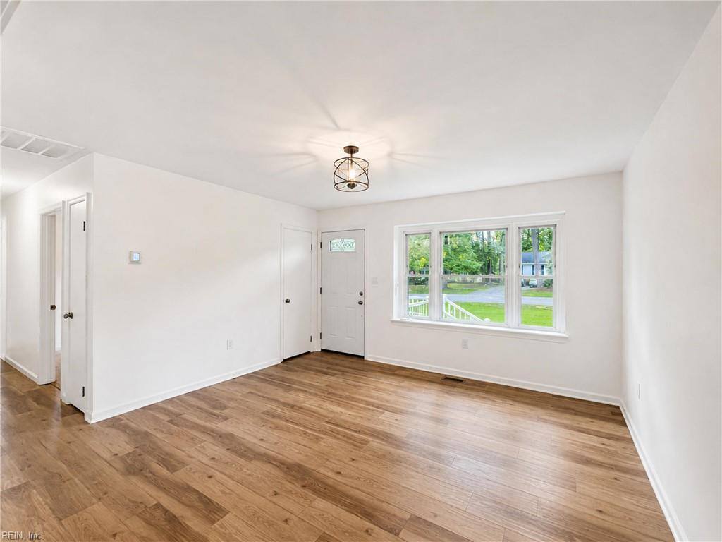 789 Coachpoint Road, Hartfield, VA 23071