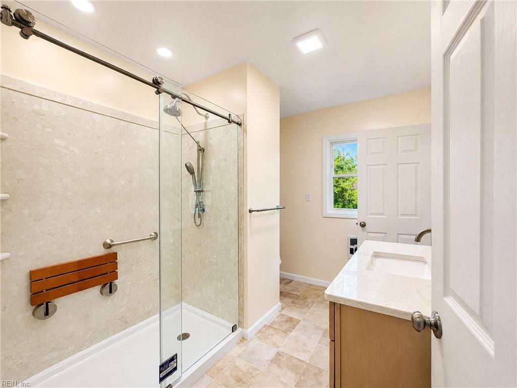 789 Coachpoint Road, Hartfield, VA 23071