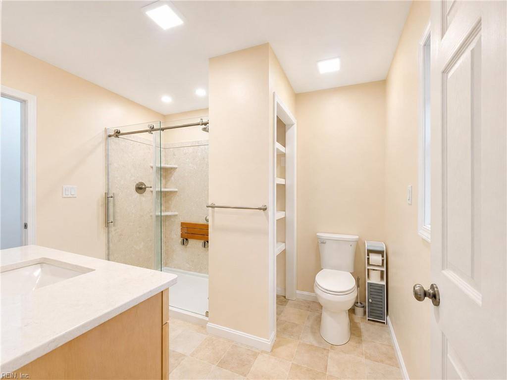 789 Coachpoint Road, Hartfield, VA 23071