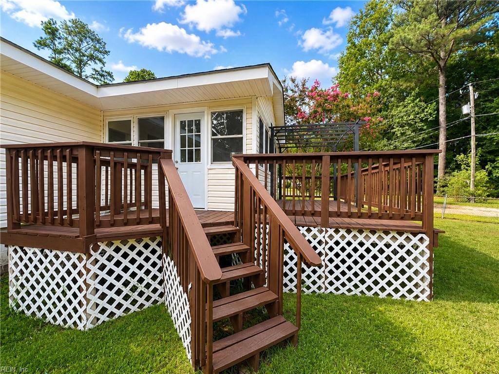 789 Coachpoint Road, Hartfield, VA 23071