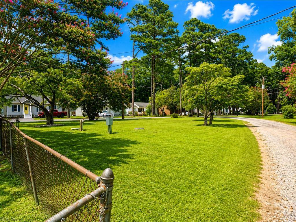 789 Coachpoint Road, Hartfield, VA 23071