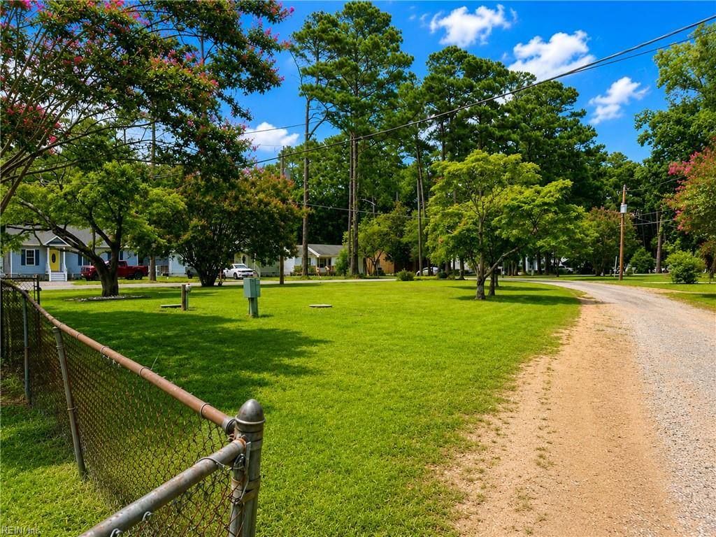 789 Coachpoint Road, Hartfield, VA 23071