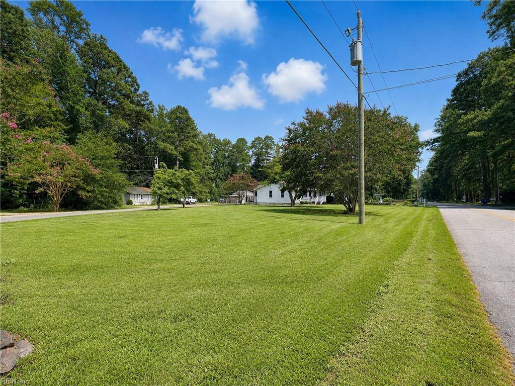 789 Coachpoint Road, Hartfield, VA 23071