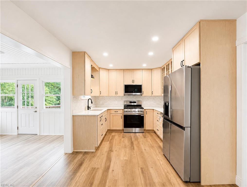 789 Coachpoint Road, Hartfield, VA 23071