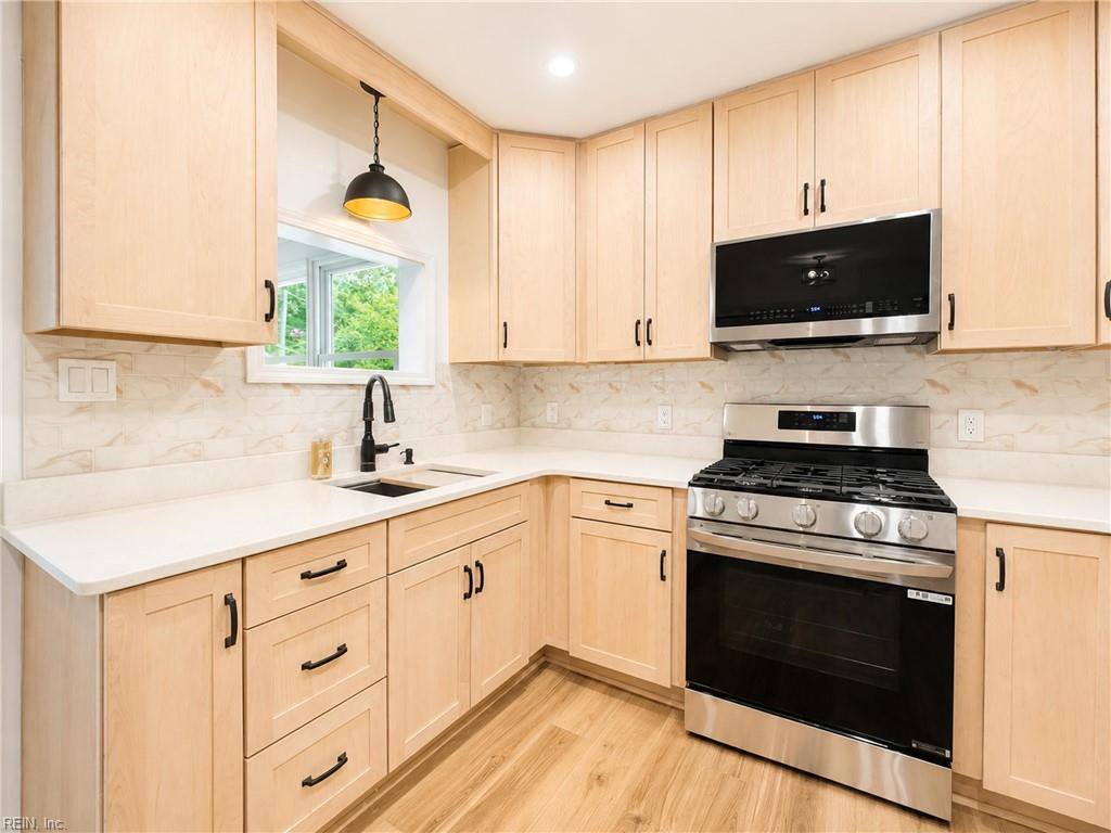 789 Coachpoint Road, Hartfield, VA 23071