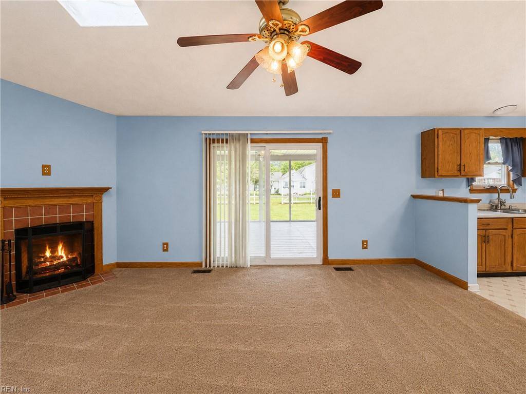 2021 Tidemill Haven Ln Lane, Hayes, VA 23072