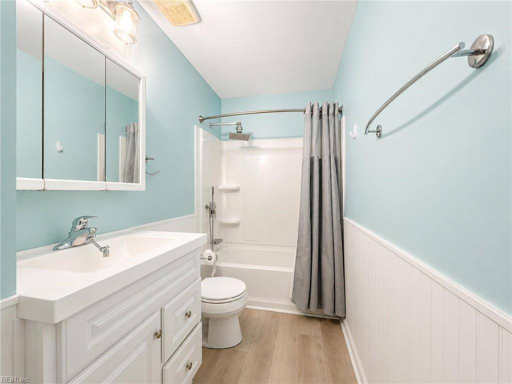 2021 Tidemill Haven Ln Lane, Hayes, VA 23072