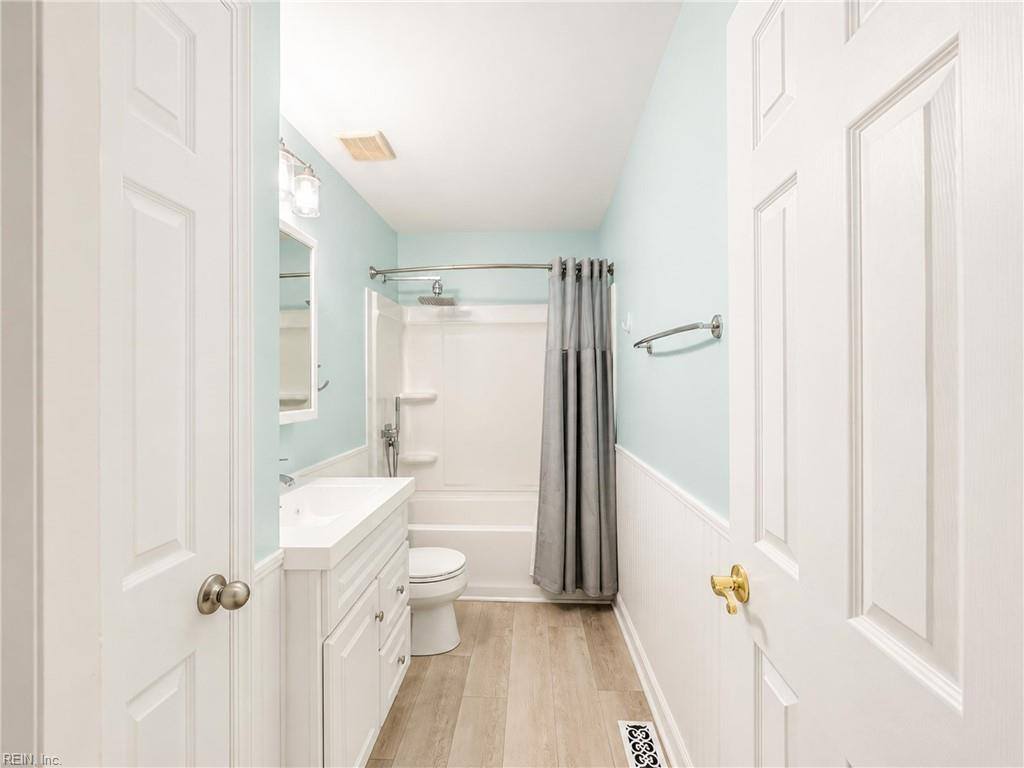 2021 Tidemill Haven Ln Lane, Hayes, VA 23072
