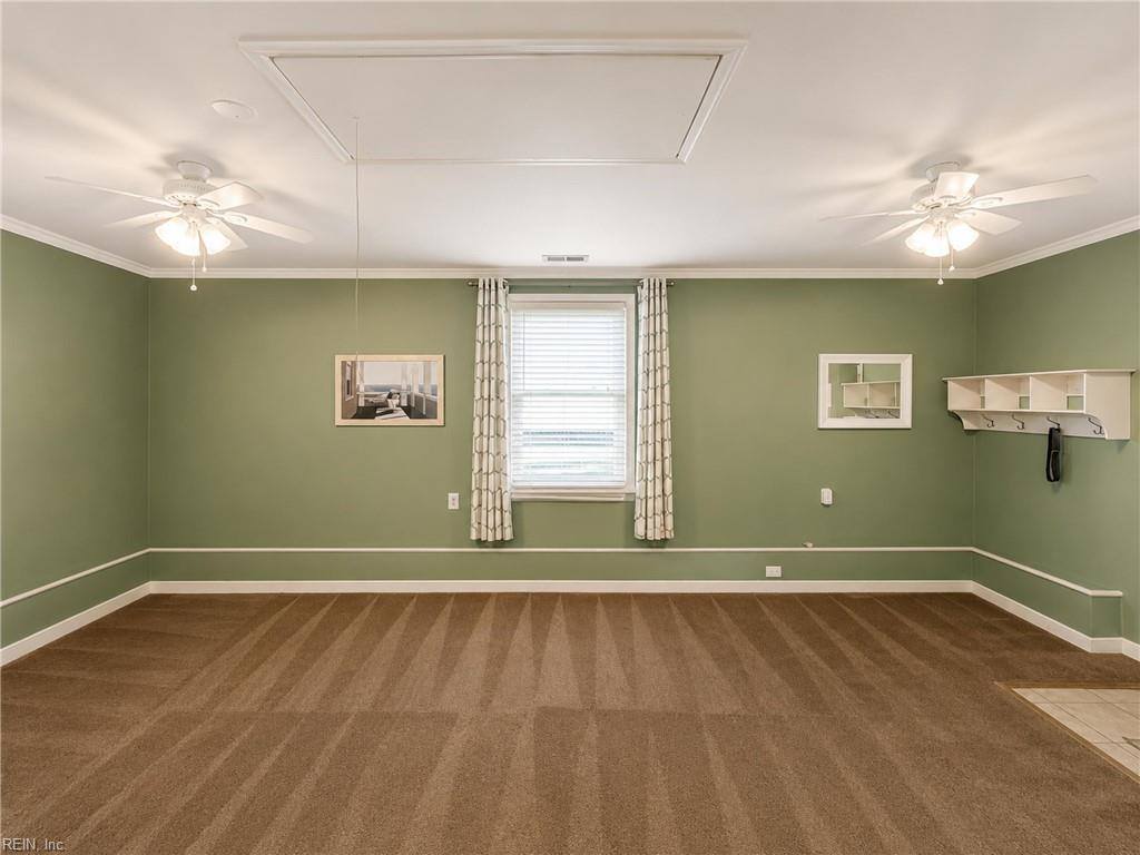 2021 Tidemill Haven Ln Lane, Hayes, VA 23072